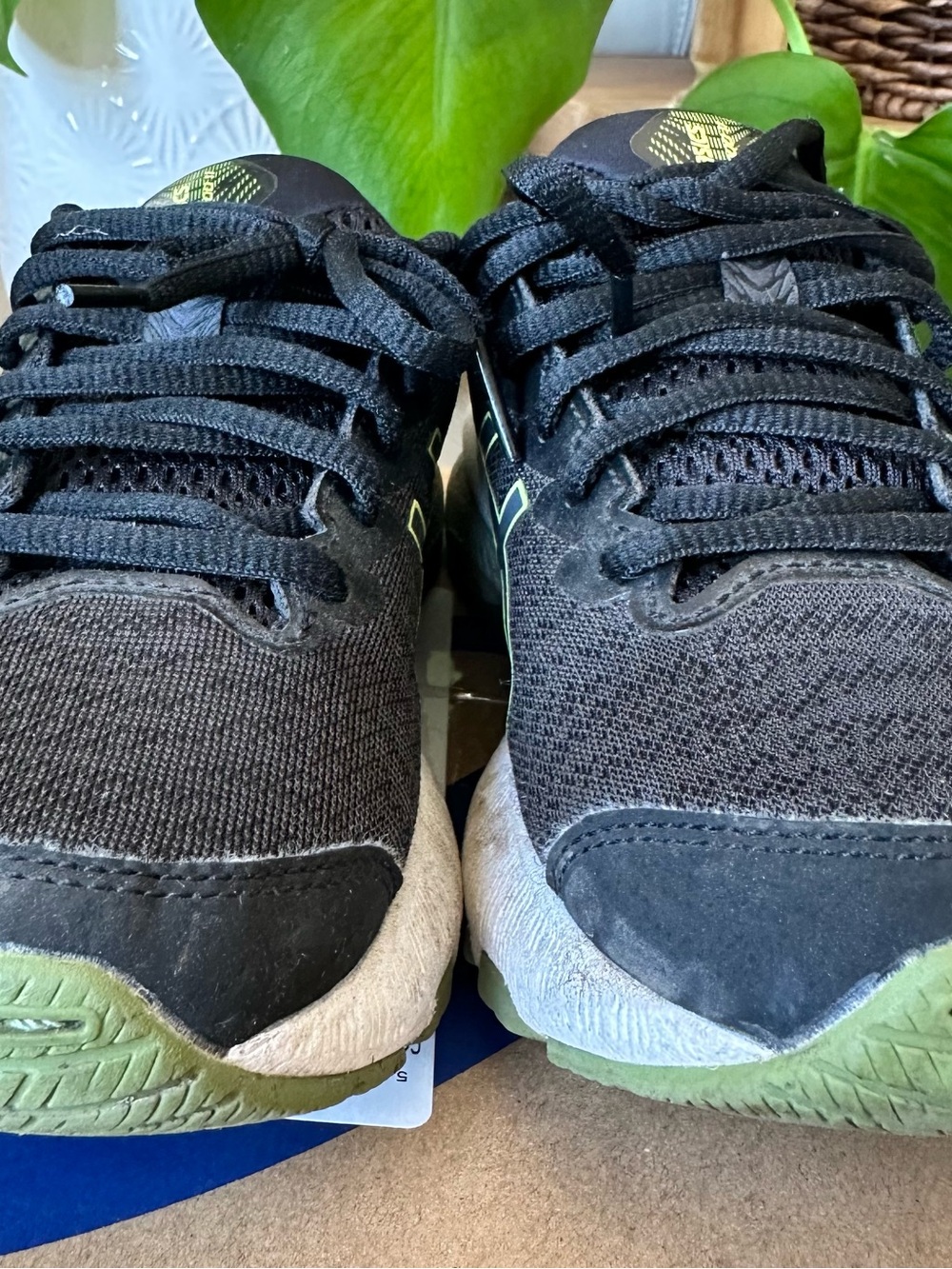 ASICS GT2000 kids' Black Running Sneakers, size 3.5 US - Picture 2 of 5